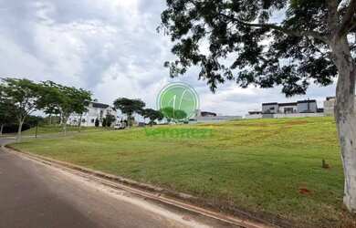 Imagem: O terreno possui 1.351m² de Área e está localizado em Porto
