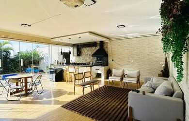 Imagem: A casa em condomínio possui 5 Dormitórios, 3 Banheiros, 4