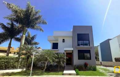 Imagem: A casa em condomínio possui 4 Dormitórios, 5 Banheiros, 4