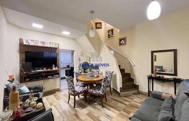 Imagem: A casa possui 3 Dormitórios, 2 Banheiros, 1 Vaga na garagem