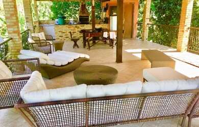 Imagem: A casa possui 5 Dormitórios, 5 Banheiros, 5 Vagas na garagem