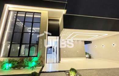 Imagem: A casa possui 4 Dormitórios, 5 Banheiros, 4 Vagas na garagem