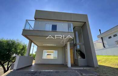 Imagem: A casa em condomínio possui 3 Dormitórios, 2 Banheiros, 4