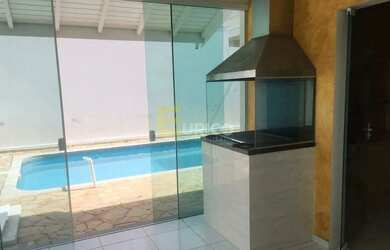 Imagem: A casa em condomínio possui 5 Dormitórios, 5 Banheiros, 4