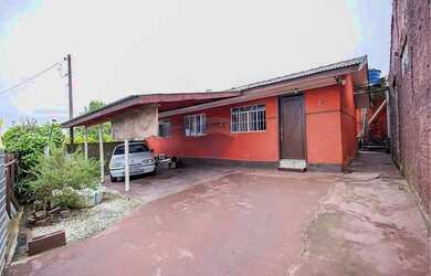 Imagem: A casa possui 2 Dormitórios, 1 Banheiro, 2 Vagas na garagem