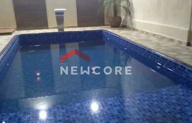 Imagem: A casa possui 3 Dormitórios, 2 Banheiros, 2 Vagas na garagem