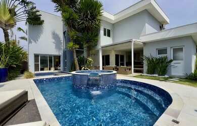 Imagem: A casa em condomínio possui 4 Dormitórios, 5 Banheiros, 4