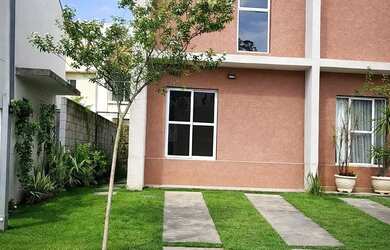 Imagem: A casa possui 2 Dormitórios, 3 Banheiros, 1 Vaga na garagem