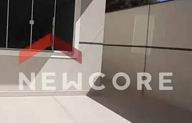 Imagem: A casa possui 3 Dormitórios, 4 Banheiros, 2 Vagas na garagem