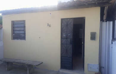 Imagem: A casa possui 2 Dormitórios, 1 Banheiro e está localizado