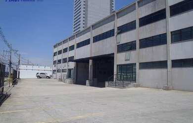 Imagem: O depósito possui 5 Vagas na garagem, 9.500m² de Área e