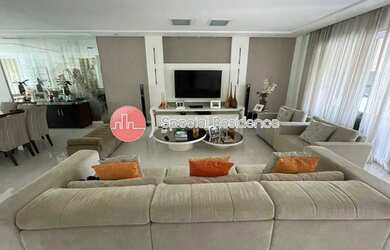 Imagem: A casa em condomínio possui 4 Dormitórios, 5 Banheiros, 3