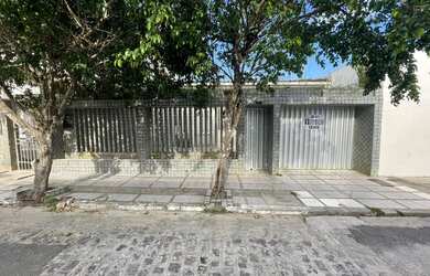 Imagem 3: Casa no Luzia. Varanda, 180m² de Área, 2 Vagas na garageme3 Dormitórios