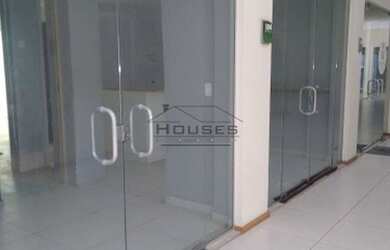 Imagem: O depósito possui 2 Vagas na garagem, 200m² de Área e está