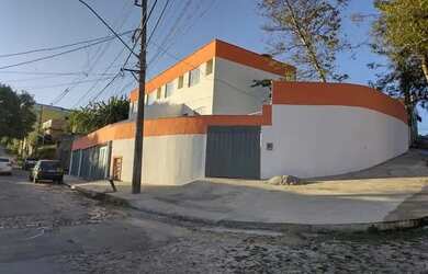 Imagem: A casa possui 3 Dormitórios, 3 Banheiros, 500m² de Área e