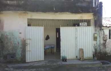 Imagem: A casa possui 2 Dormitórios, 1 Banheiro e está localizado