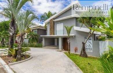 Imagem: A casa possui 4 Dormitórios, 5 Banheiros, 4 Vagas na garagem