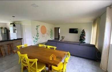 Imagem: A casa possui 3 Dormitórios, 2 Banheiros, 5 Vagas na garagem