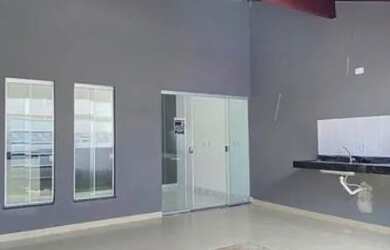 Imagem: A casa possui 3 Dormitórios, 1 Banheiro, 2 Vagas na garagem