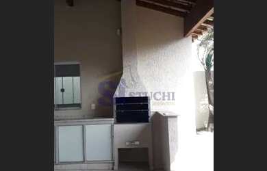 Imagem: A casa possui 3 Dormitórios, 2 Banheiros, 2 Vagas na garagem