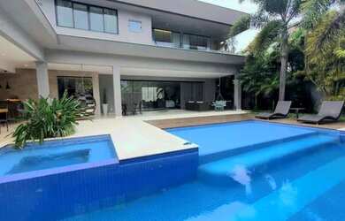 Imagem: A casa em condomínio possui 5 Dormitórios, 5 Banheiros, 4