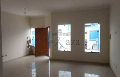 Imagem: A casa possui 2 Dormitórios, 2 Banheiros, 3 Vagas na garagem