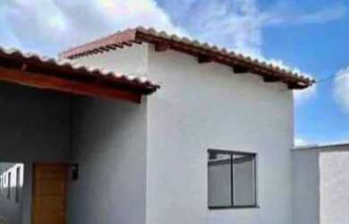 Imagem: A casa possui 2 Dormitórios, 1 Banheiro, 1 Vaga na garagem