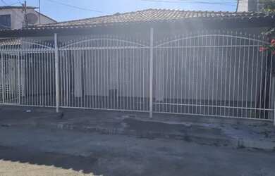 Imagem: A casa possui 3 Dormitórios, 3 Banheiros, 3 Vagas na garagem