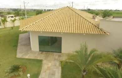 Imagem: A casa em condomínio possui 3 Dormitórios, 4 Banheiros, 2