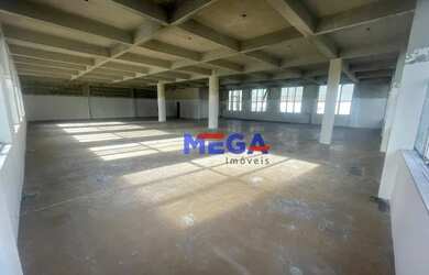 Imagem: O depósito possui 4 Vagas na garagem, 1.283m² de Área e
