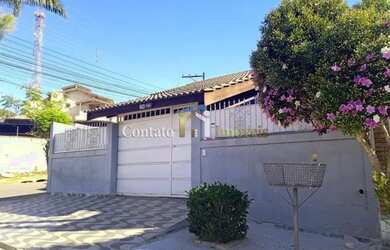 Imagem: A casa possui 2 Dormitórios, 1 Banheiro, 2 Vagas na garagem