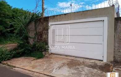 Imagem: A casa possui 3 Dormitórios, 2 Banheiros, 5 Vagas na garagem