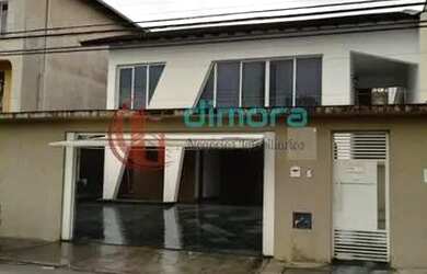 Imagem: A casa possui 3 Dormitórios, 3 Banheiros, 5 Vagas na garagem