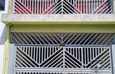 Imagem: A casa possui 2 Dormitórios, 2 Banheiros, 2 Vagas na garagem