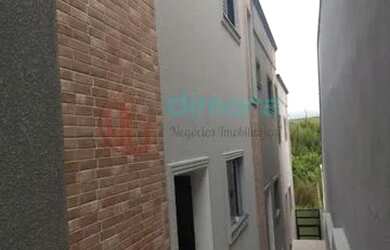 Imagem: A casa possui 3 Dormitórios, 3 Banheiros, 1 Vaga na garagem