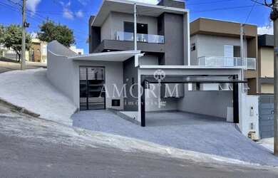 Imagem: A casa possui 3 Dormitórios, 3 Banheiros, 2 Vagas na garagem