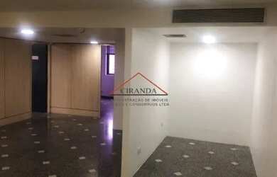 Imagem: O depósito possui 2 Vagas na garagem e 196m² de Área e está