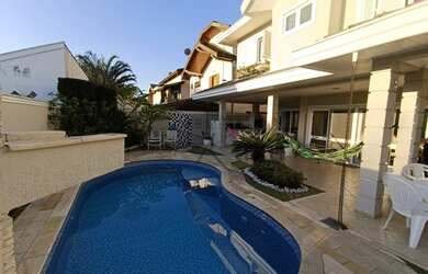 Imagem: A casa em condomínio possui 4 Dormitórios, 5 Banheiros, 5