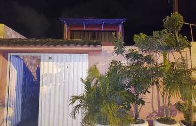 Imagem: A casa possui 4 Dormitórios, 4 Banheiros, 2 Vagas na garagem