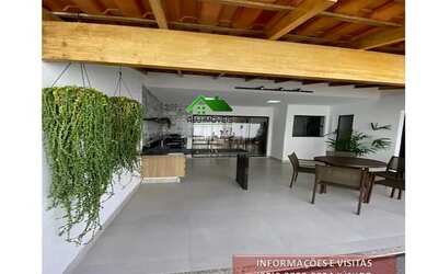 Imagem: A casa possui 3 Dormitórios, 3 Banheiros, 2 Vagas na garagem