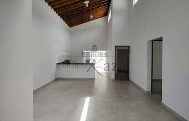 Imagem: A casa possui 3 Dormitórios, 2 Banheiros, 2 Vagas na garagem