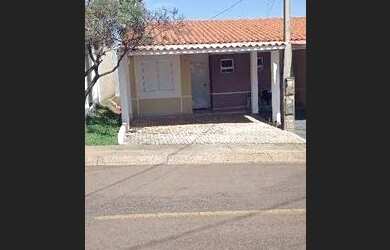 Imagem: A casa em condomínio possui 2 Dormitórios, 1 Banheiro, 2 Vagas
