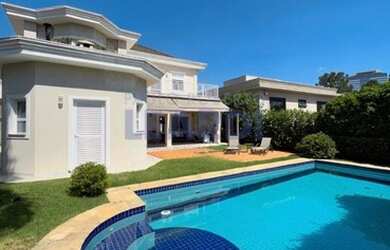 Imagem: A casa em condomínio possui 4 Dormitórios, 5 Banheiros, 4