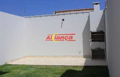 Imagem: A casa possui 2 Dormitórios, 2 Banheiros, 2 Vagas na garagem