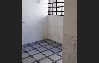 Imagem: A casa possui 1 Dormitório, 1 Banheiro, 1 Vaga na garagem e