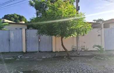 Imagem: A casa possui 1 Dormitório, 1 Banheiro, 1 Vaga na garagem