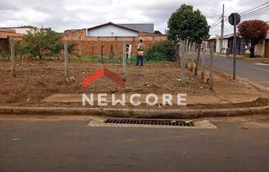 Imagem: O terreno possui 250m² de Área, Imóvel novo e está localizado