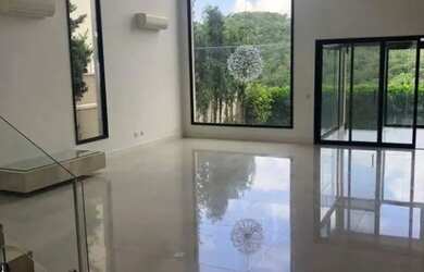 Imagem: A casa em condomínio possui 4 Dormitórios, 5 Banheiros, 4