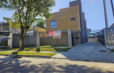 Imagem: A casa possui 3 Dormitórios, 3 Banheiros, 2 Vagas na garagem