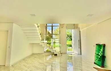 Imagem: A casa em condomínio possui 4 Dormitórios, 5 Banheiros, 4